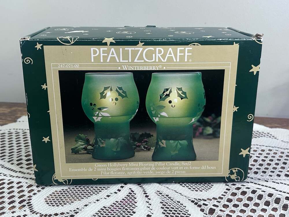 Set of 2 Pfaltzgraff Winterberry Silhouette Green Floating Candles New in Box
